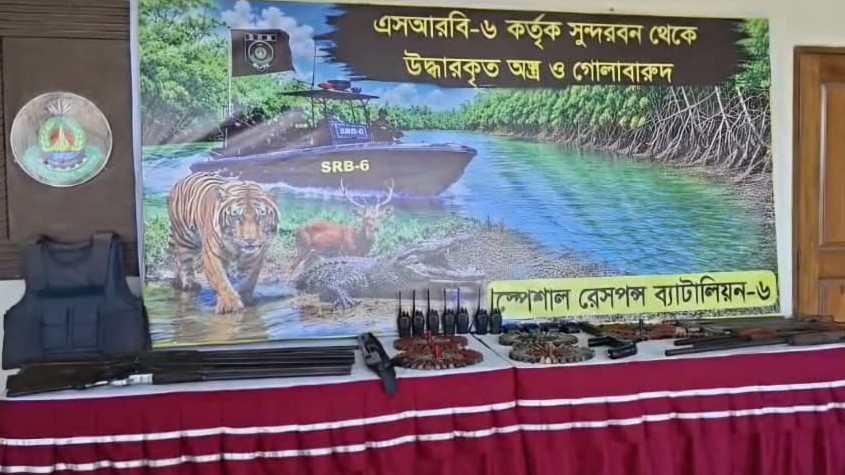 সুন্দরবনে ‘আলিফ বাহিনী’র ১৫ সদস্যের আত্মসমর্পণ, অস্ত্র-গোলাবারুদ উদ্ধার